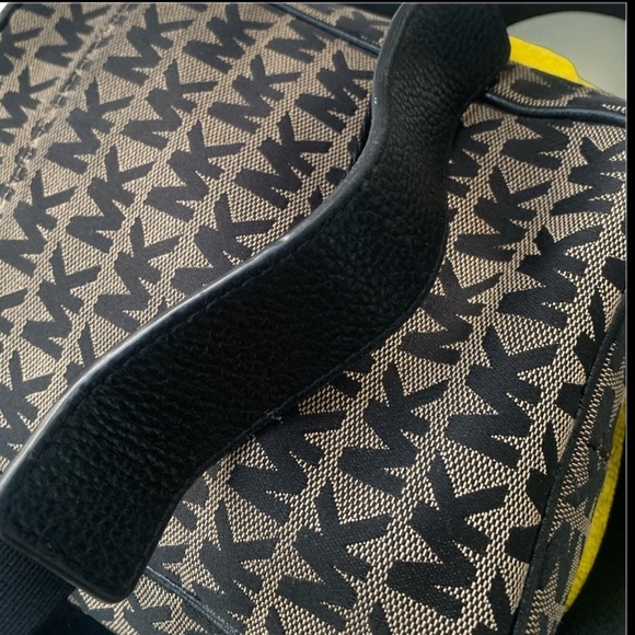 Vintage MICHAEL KORS BEDFORD ZIP CROSSBODY BAG 7 x 9 x 4 Like New Tan/Black - Picture 10 of 12